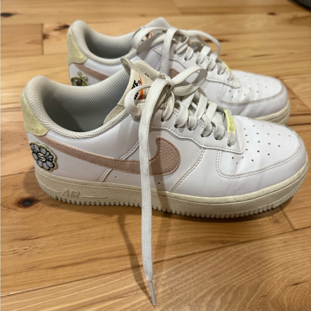 Nike Air Force 1 ‘07 SE White Women’s Sneakers Size 8.5 White & Pink